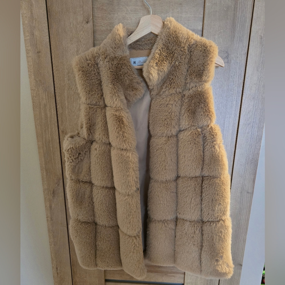 Elegant Beige Faux Fur Vest